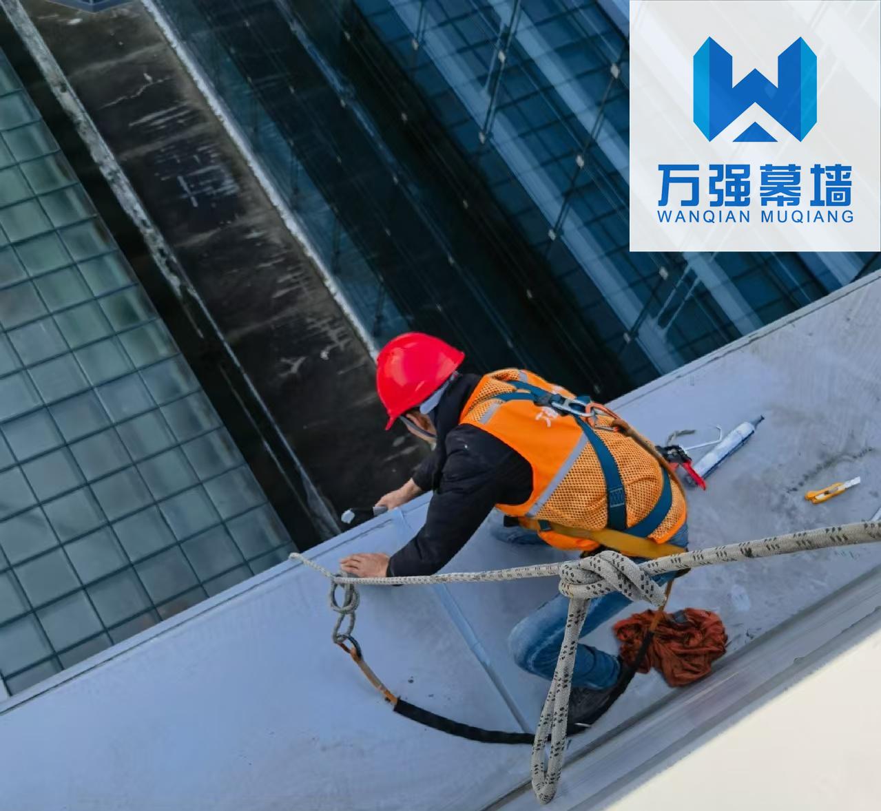 成都高空玻璃幕墙拆除安装，这家超靠谱