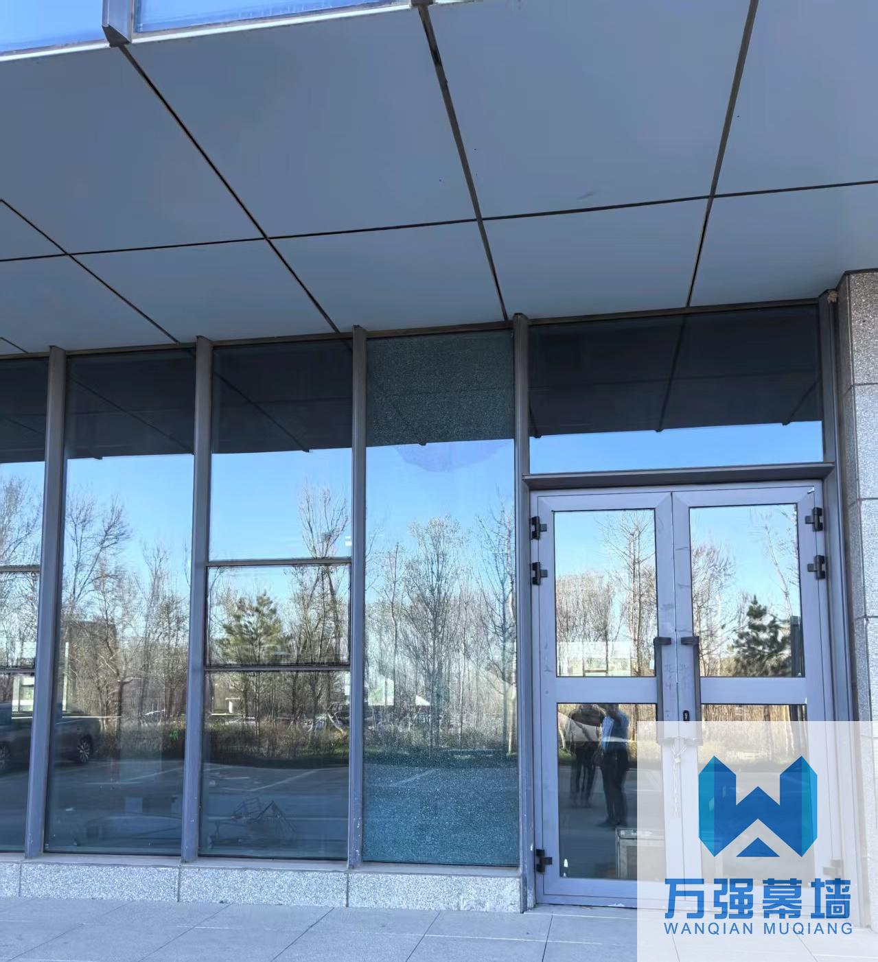 四川万强建筑幕墙工程有限公司：点亮成都幕墙玻璃工程之光