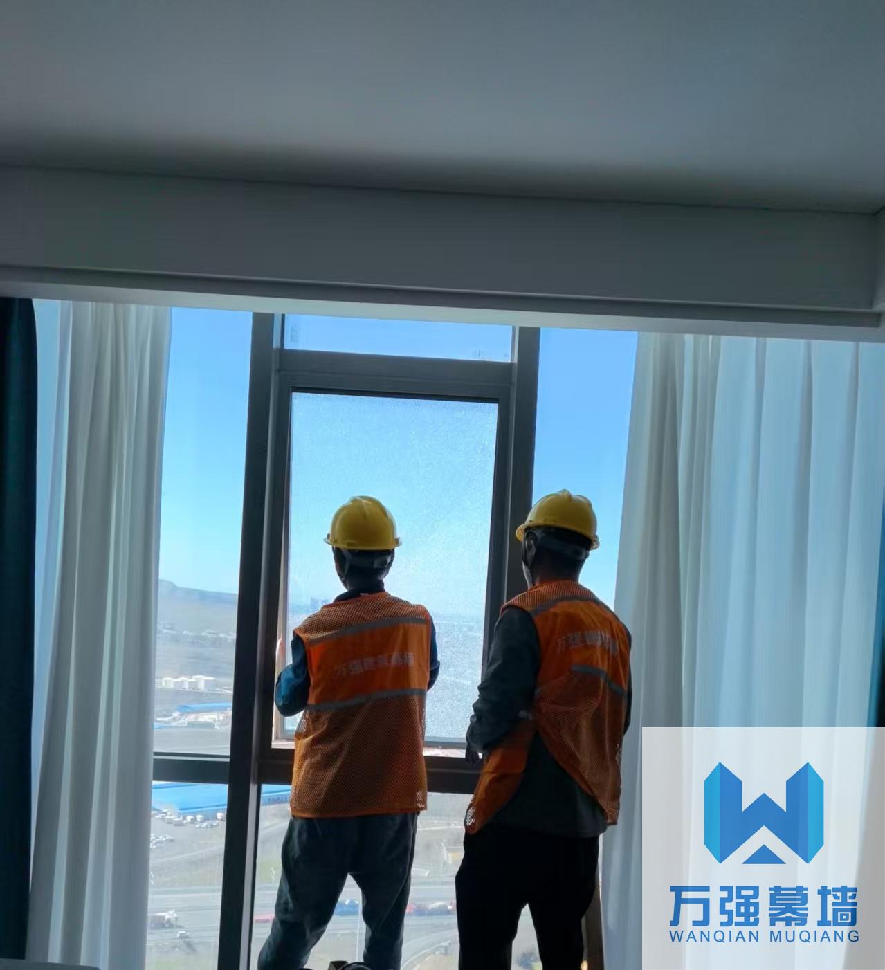 成都大厦万强幕墙玻璃窗户拆除更换安装专家