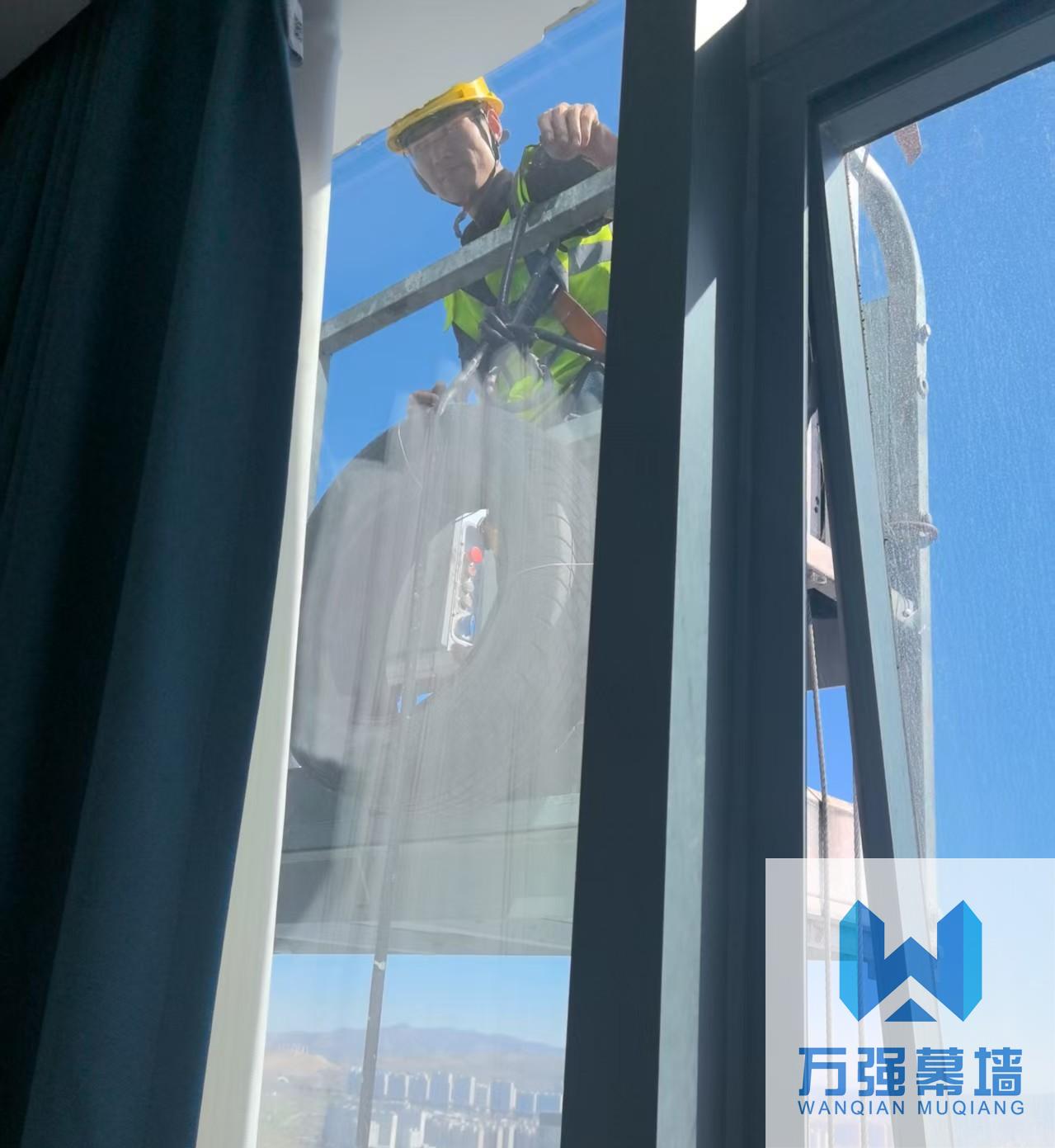 成都万强幕墙玻璃打胶补漏公司：专业守护幕墙安全