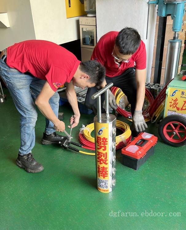 柴油型液压岩石劈裂机多少钱一套