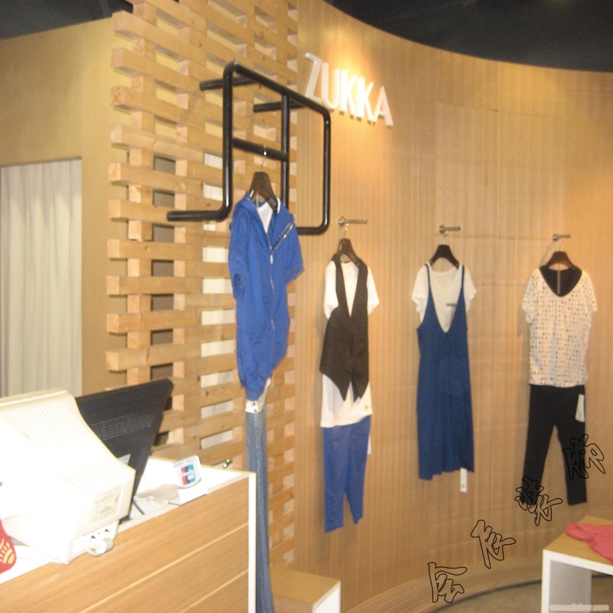 龙之梦ZUKKA服装专卖店-服装展示道具案例