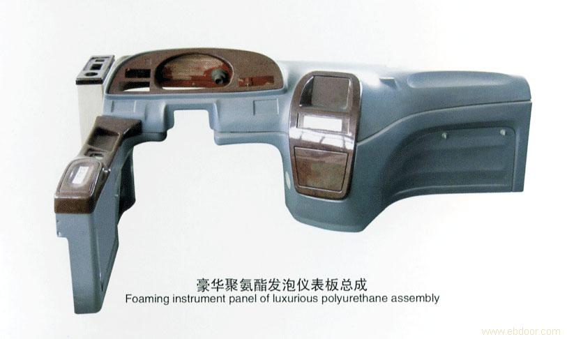 Foaming instrument panel of luxurious polyurethane