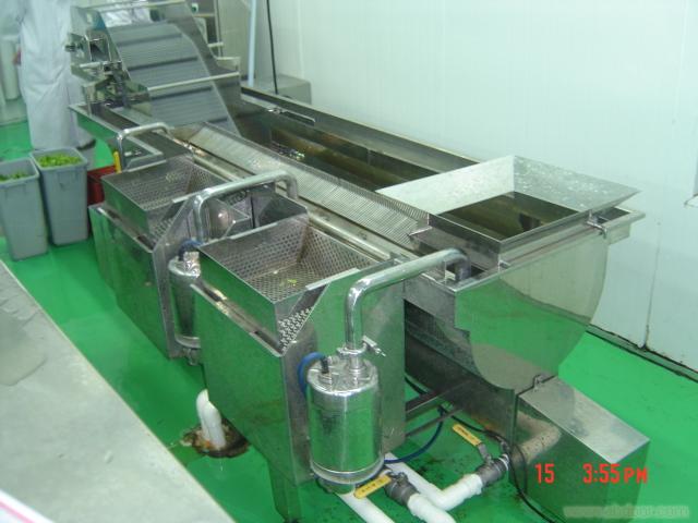 The fruit cleaning equipment