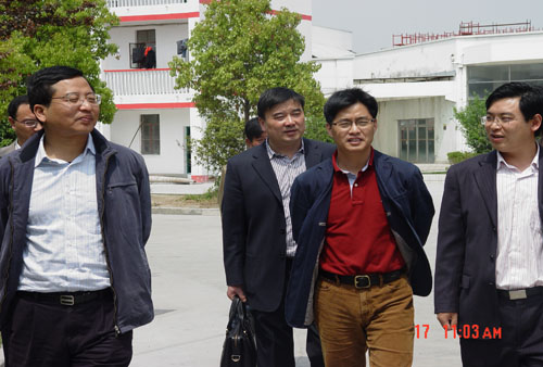 松江区教育局局长来校 _领导关怀_上海武校\/上