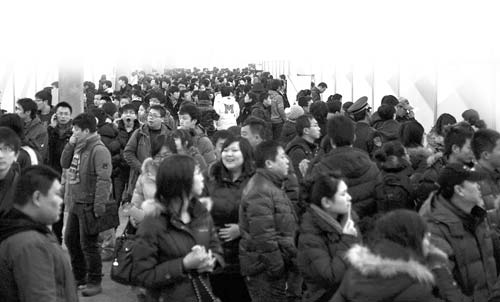 近九成企业将加薪最低工资上调成推手_电子商